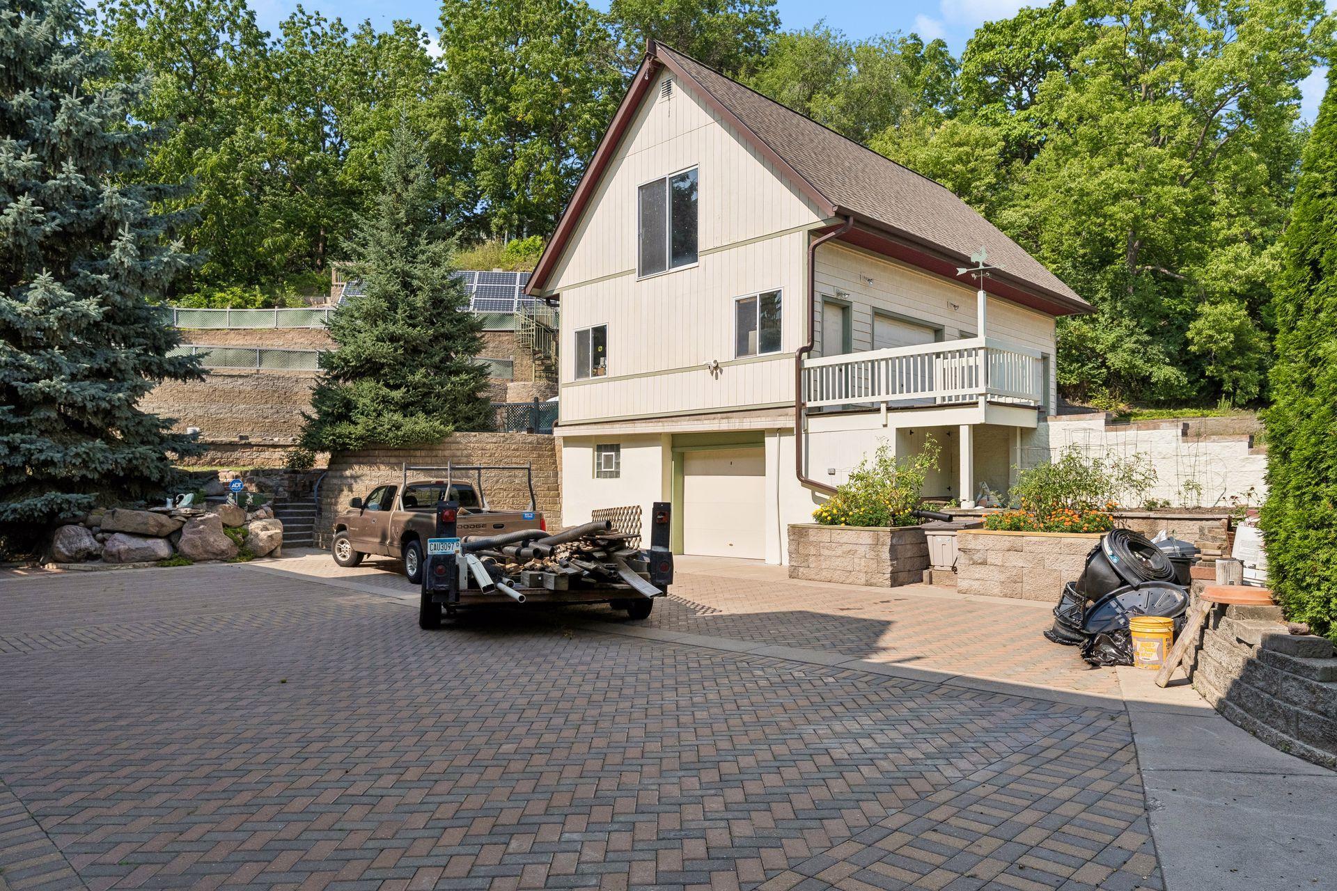8 Bates Avenue