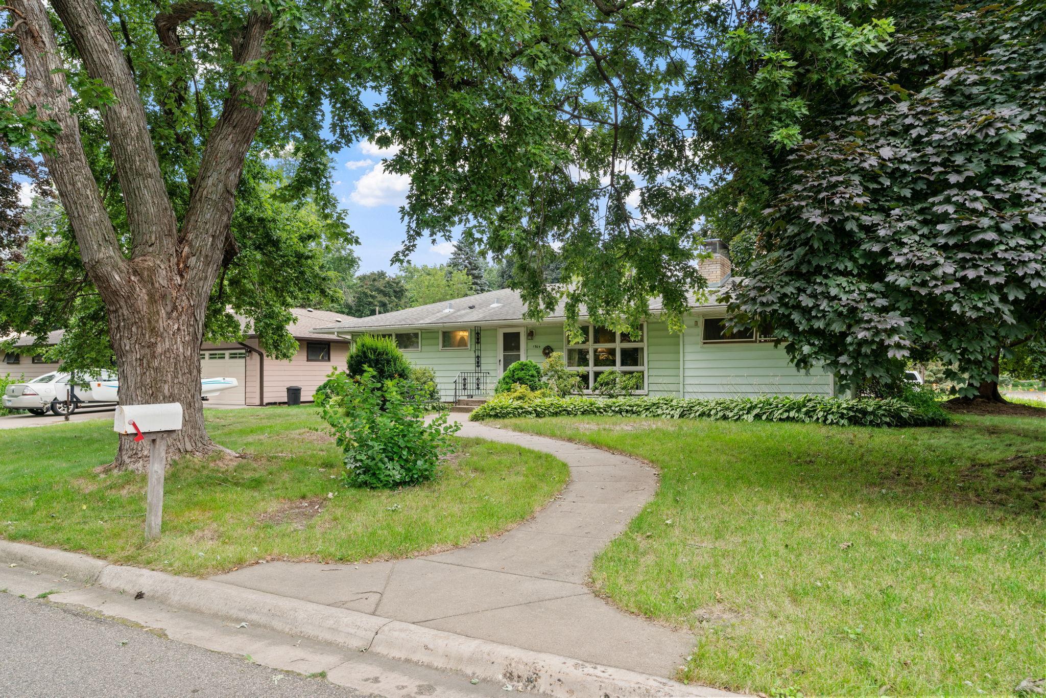 1864 Ryan Avenue W