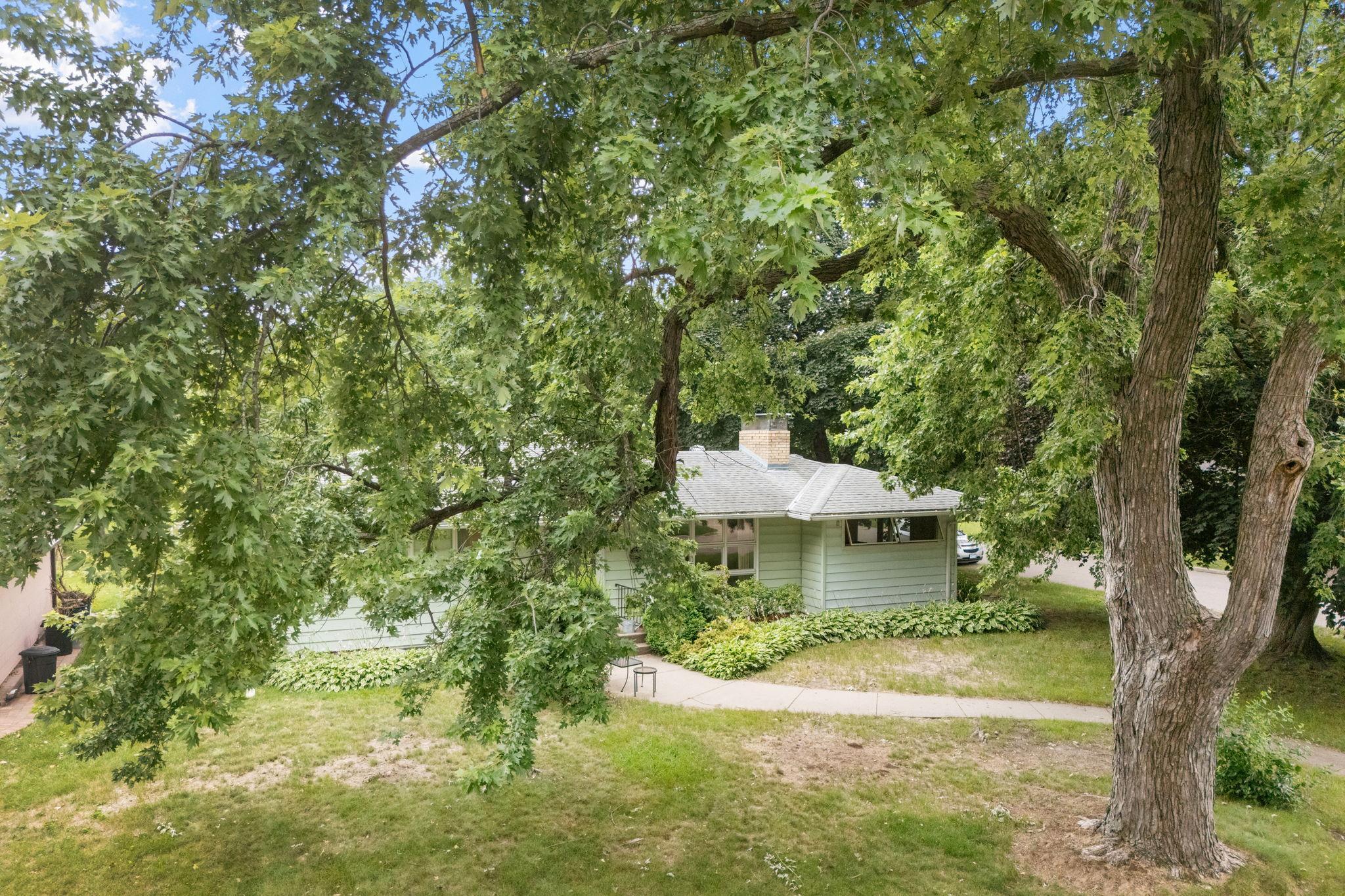 1864 Ryan Avenue W