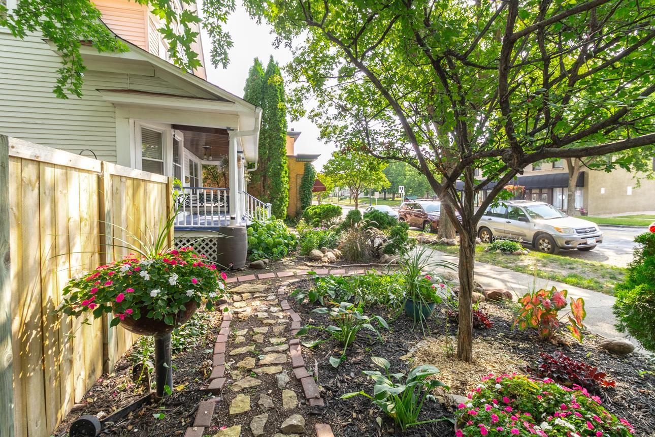 929 Selby Avenue