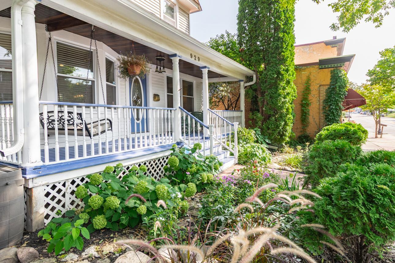 929 Selby Avenue