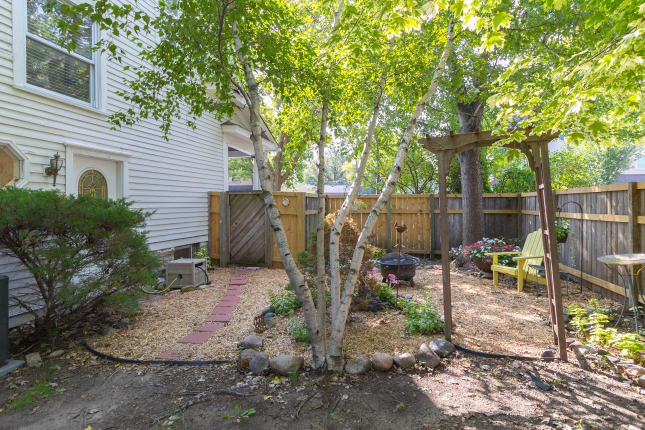 929 Selby Avenue