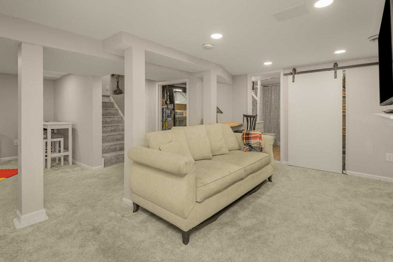 929 Selby Avenue