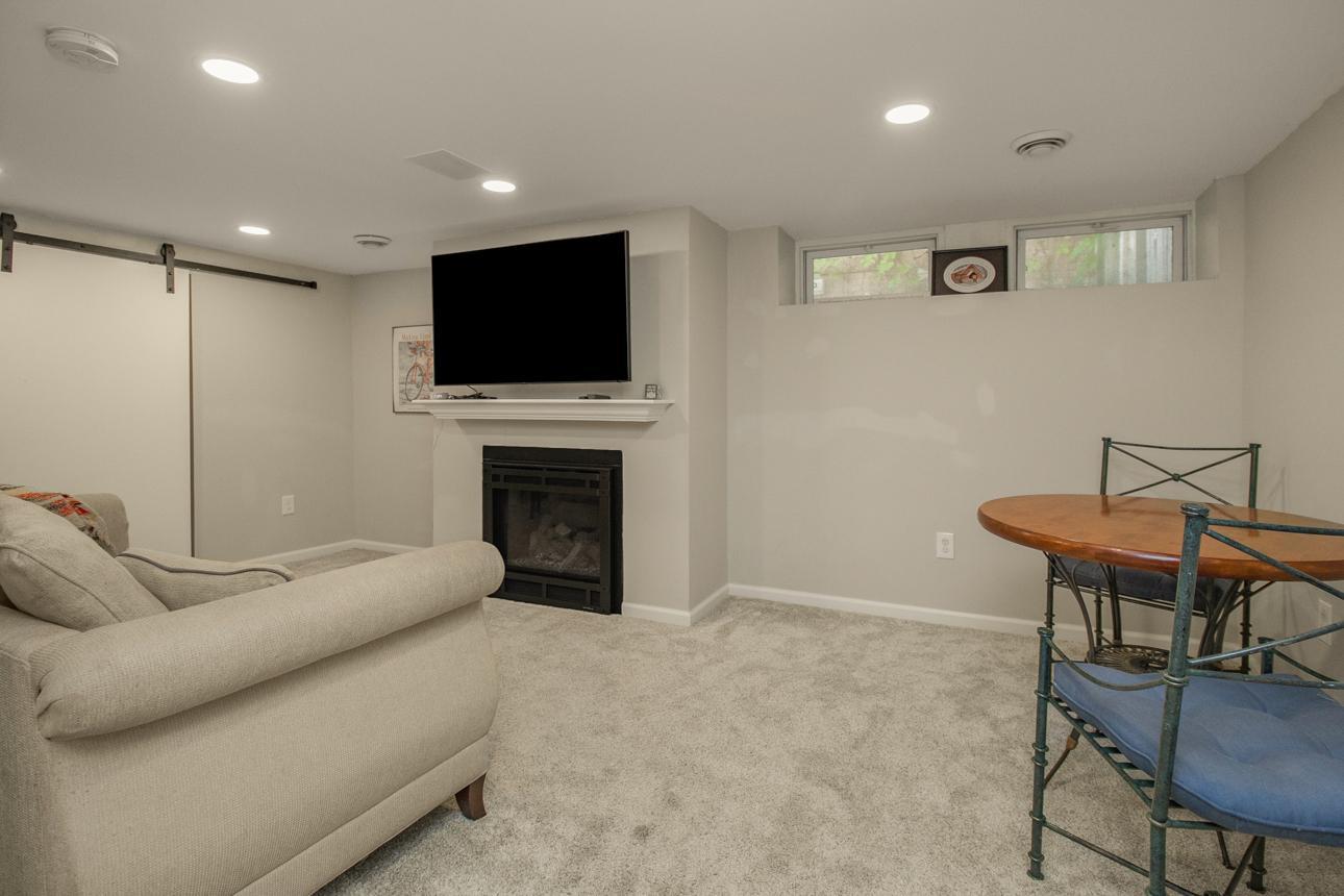 929 Selby Avenue