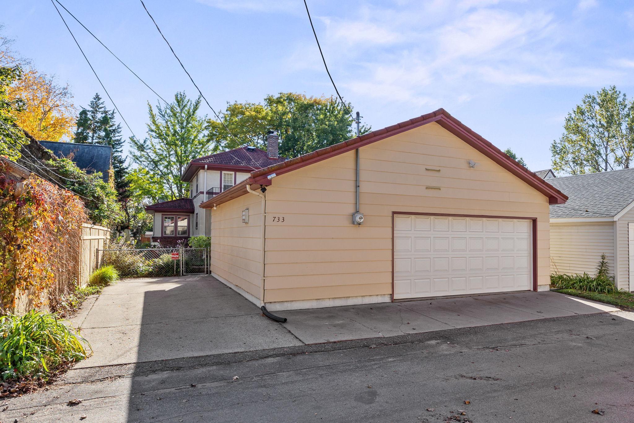 733 Sherwood Avenue