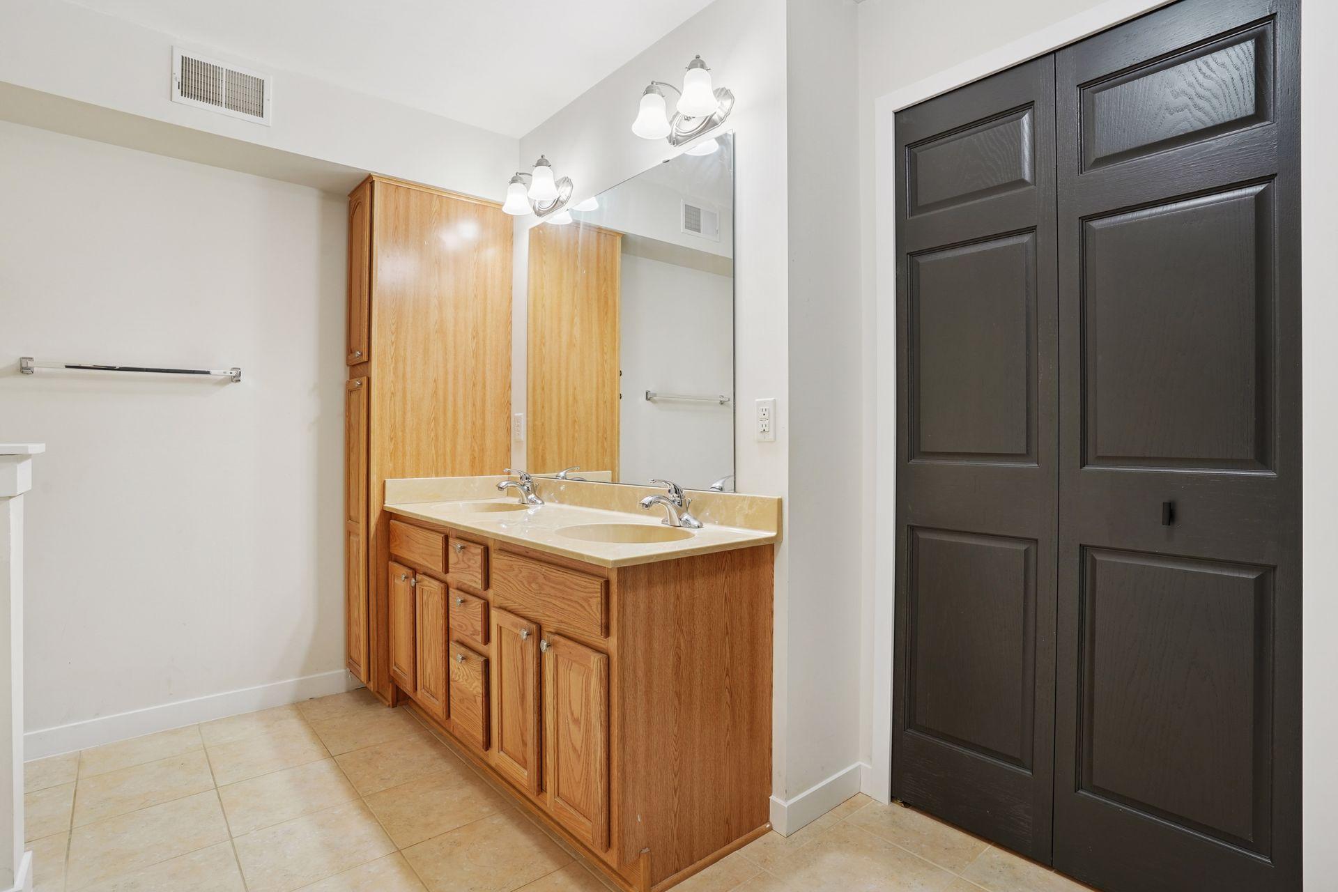7615 Garfield Avenue Unit: 5