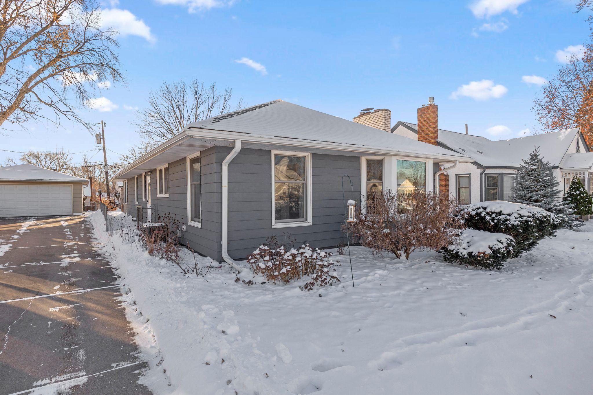 804 Cottage Avenue W