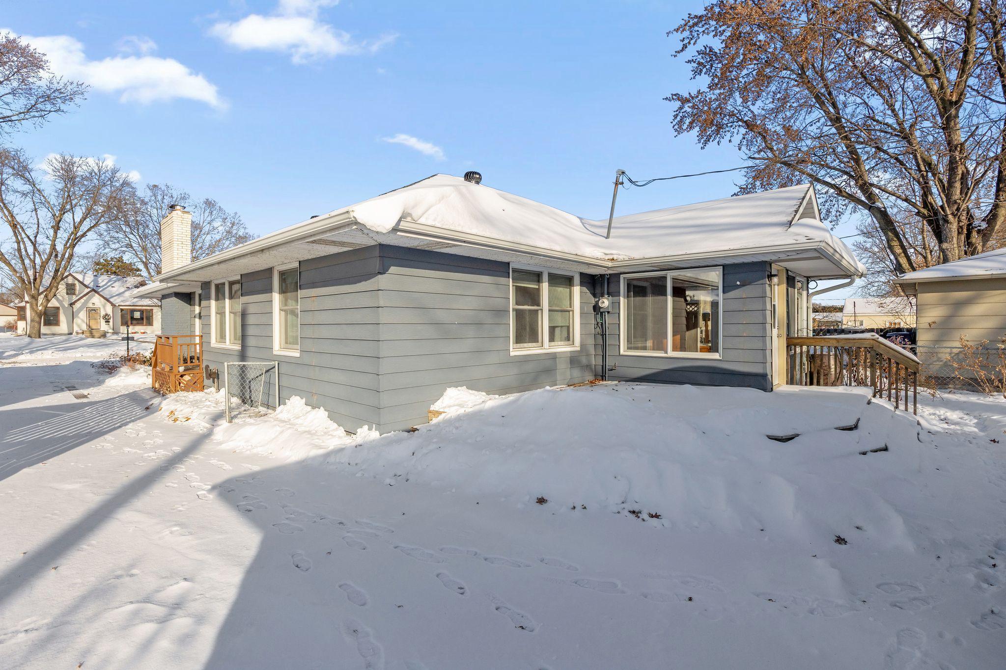 804 Cottage Avenue W