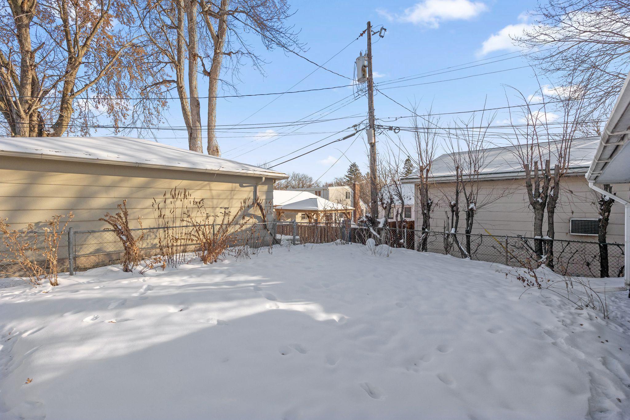 804 Cottage Avenue W