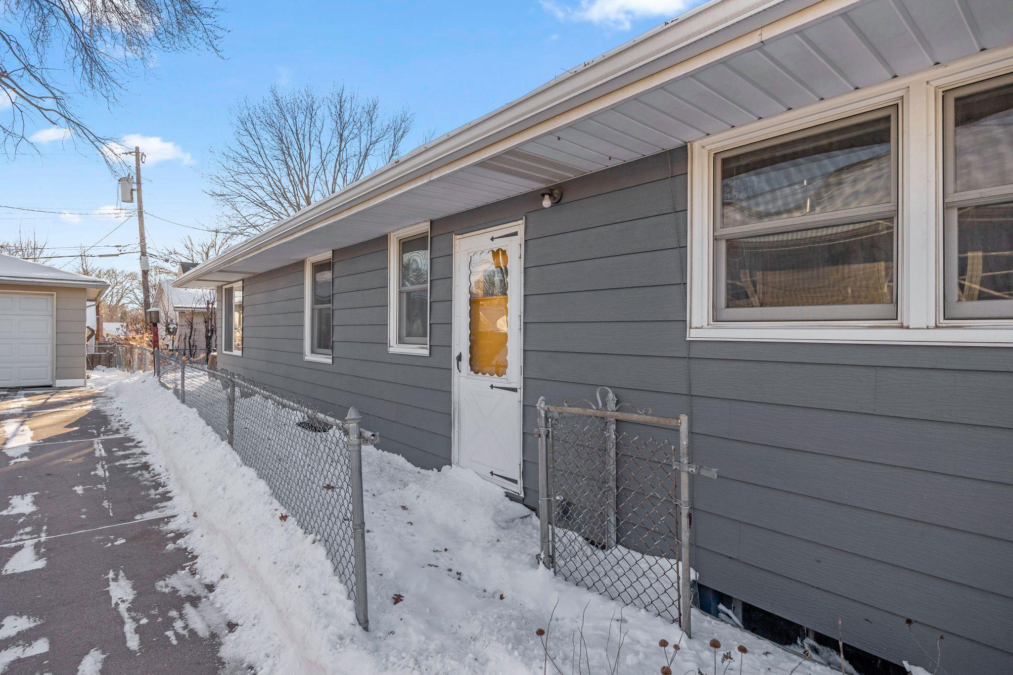 804 Cottage Avenue W