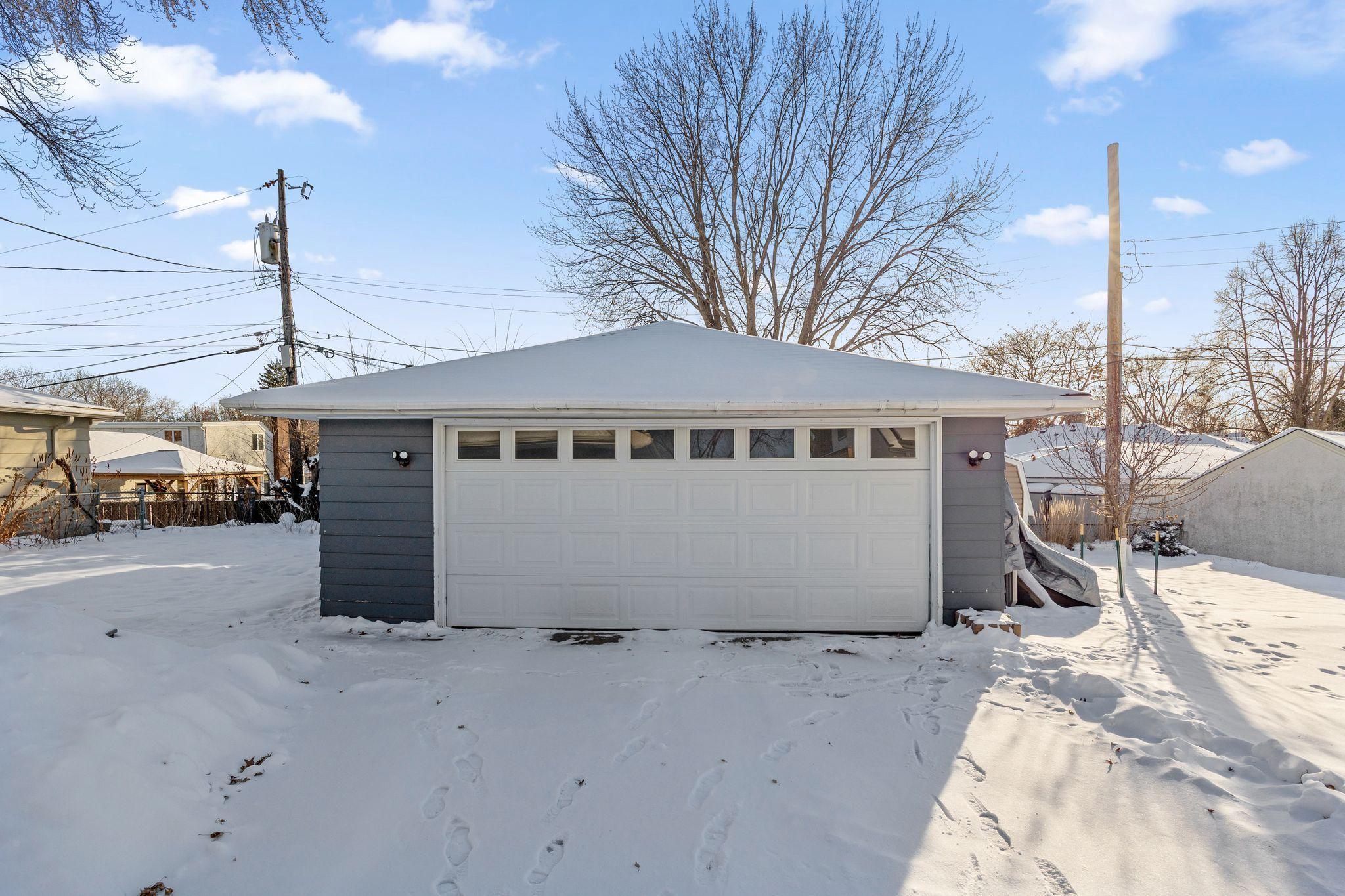 804 Cottage Avenue W