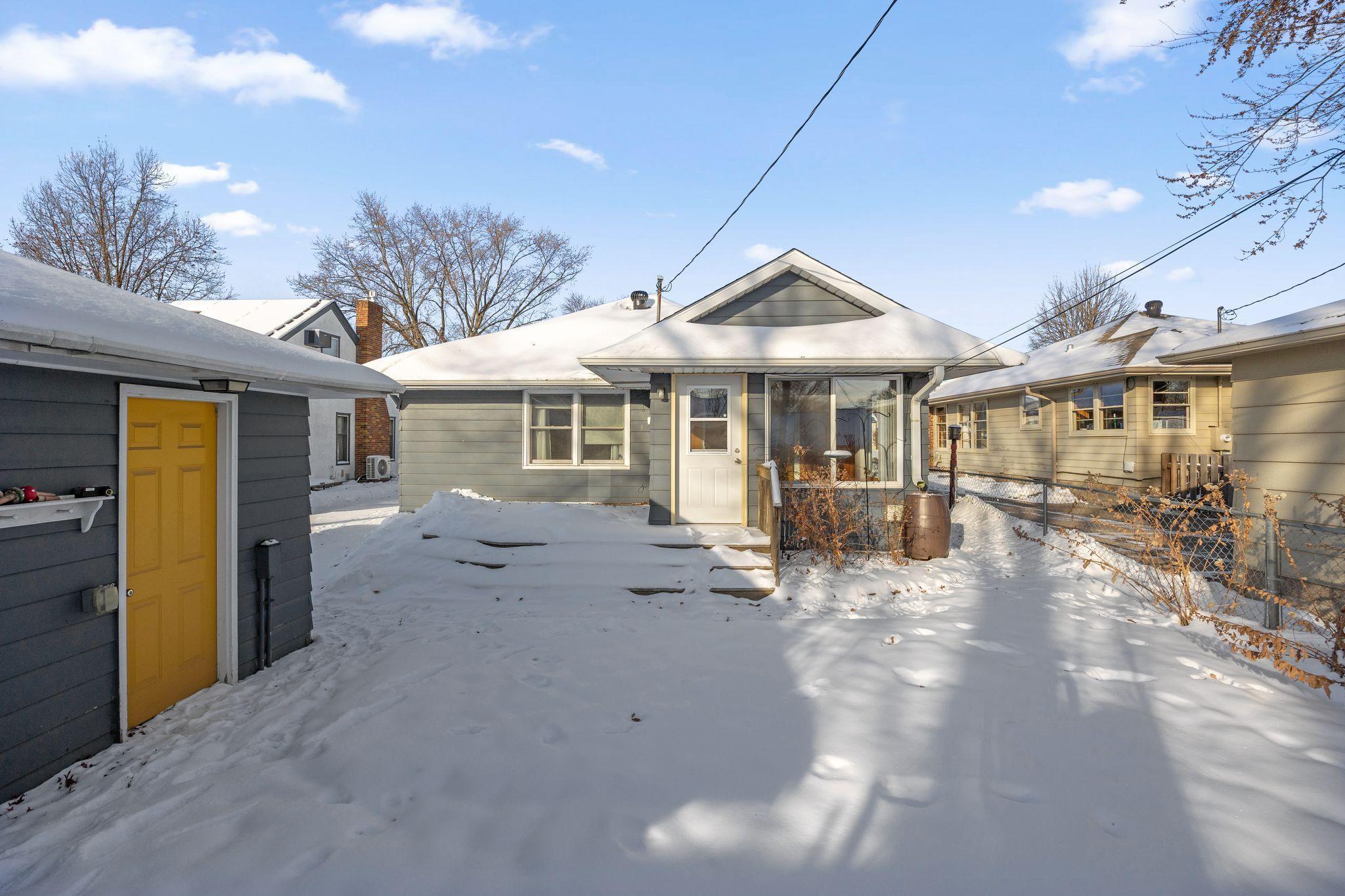 804 Cottage Avenue W