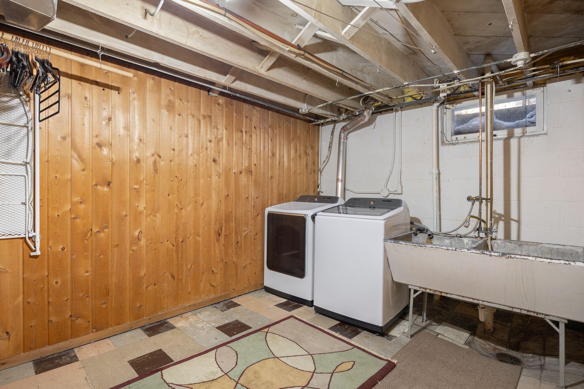 804 Cottage Avenue W