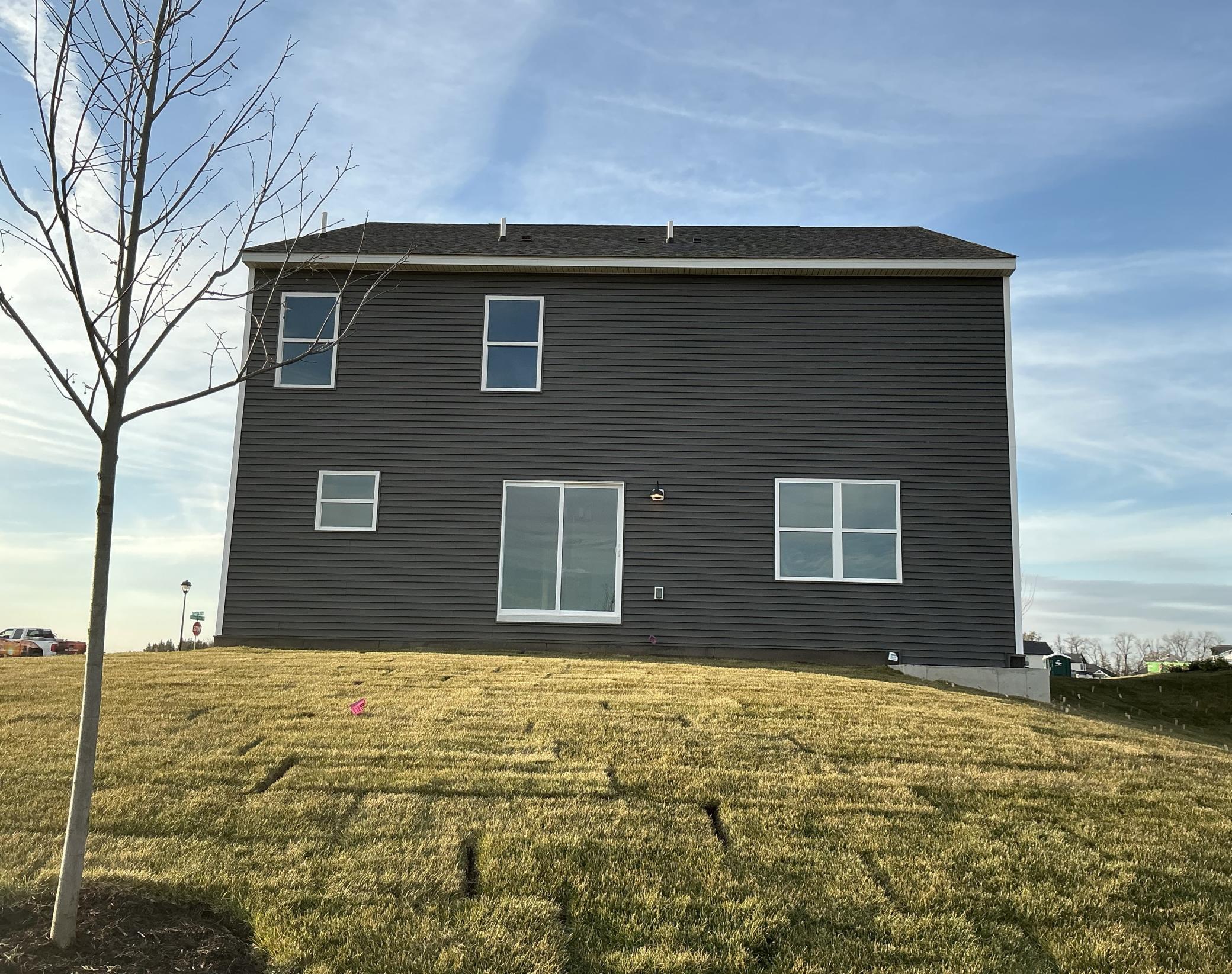 1272 Edge Way