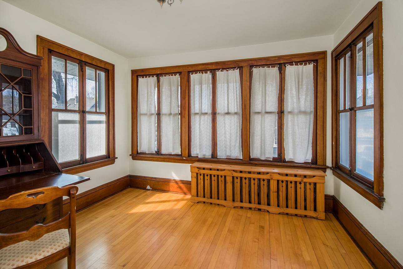 935 Saint Clair Avenue