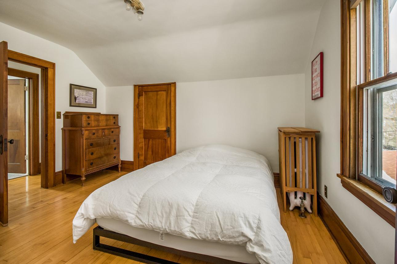 935 Saint Clair Avenue