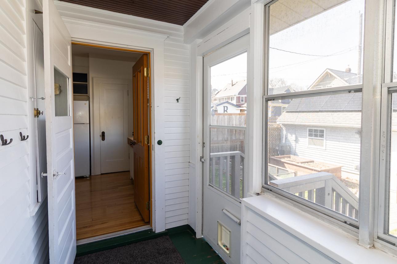 935 Saint Clair Avenue