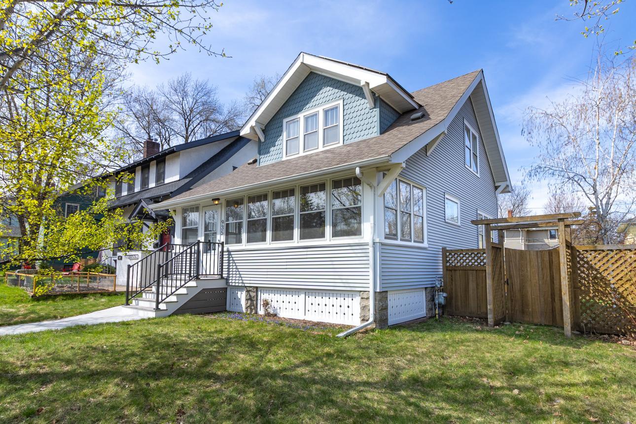 935 Saint Clair Avenue