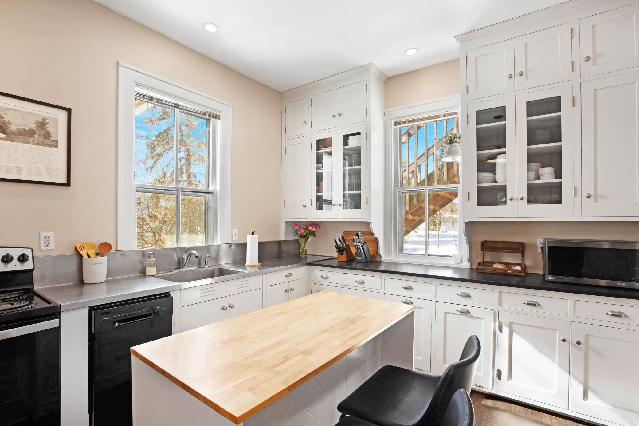 333 W 2nd Street