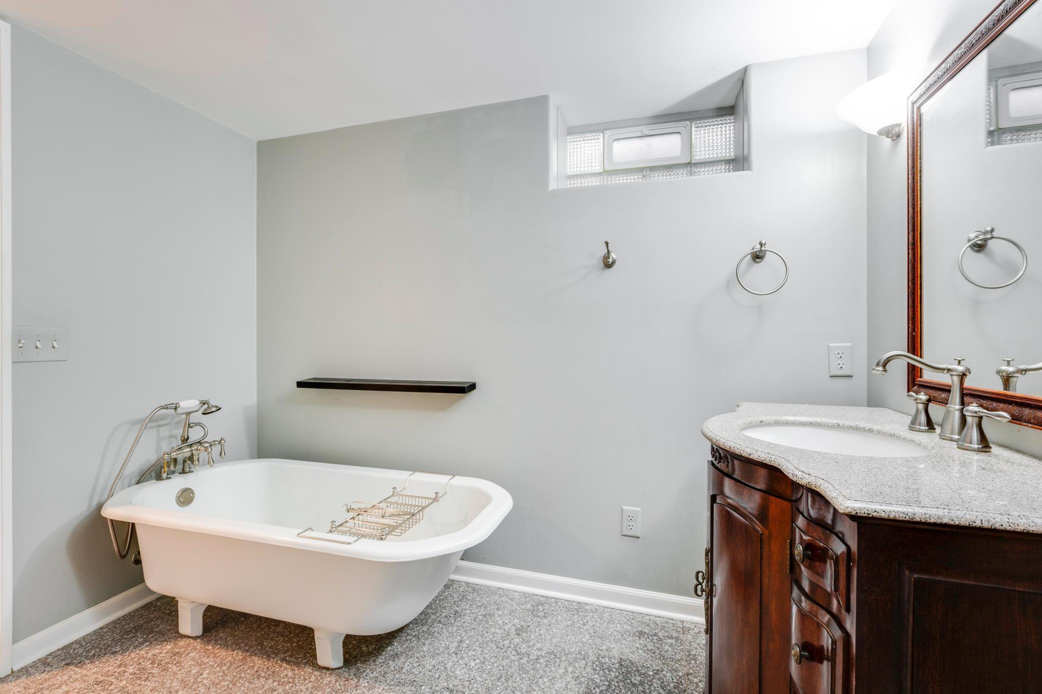 333 W 2nd Street
