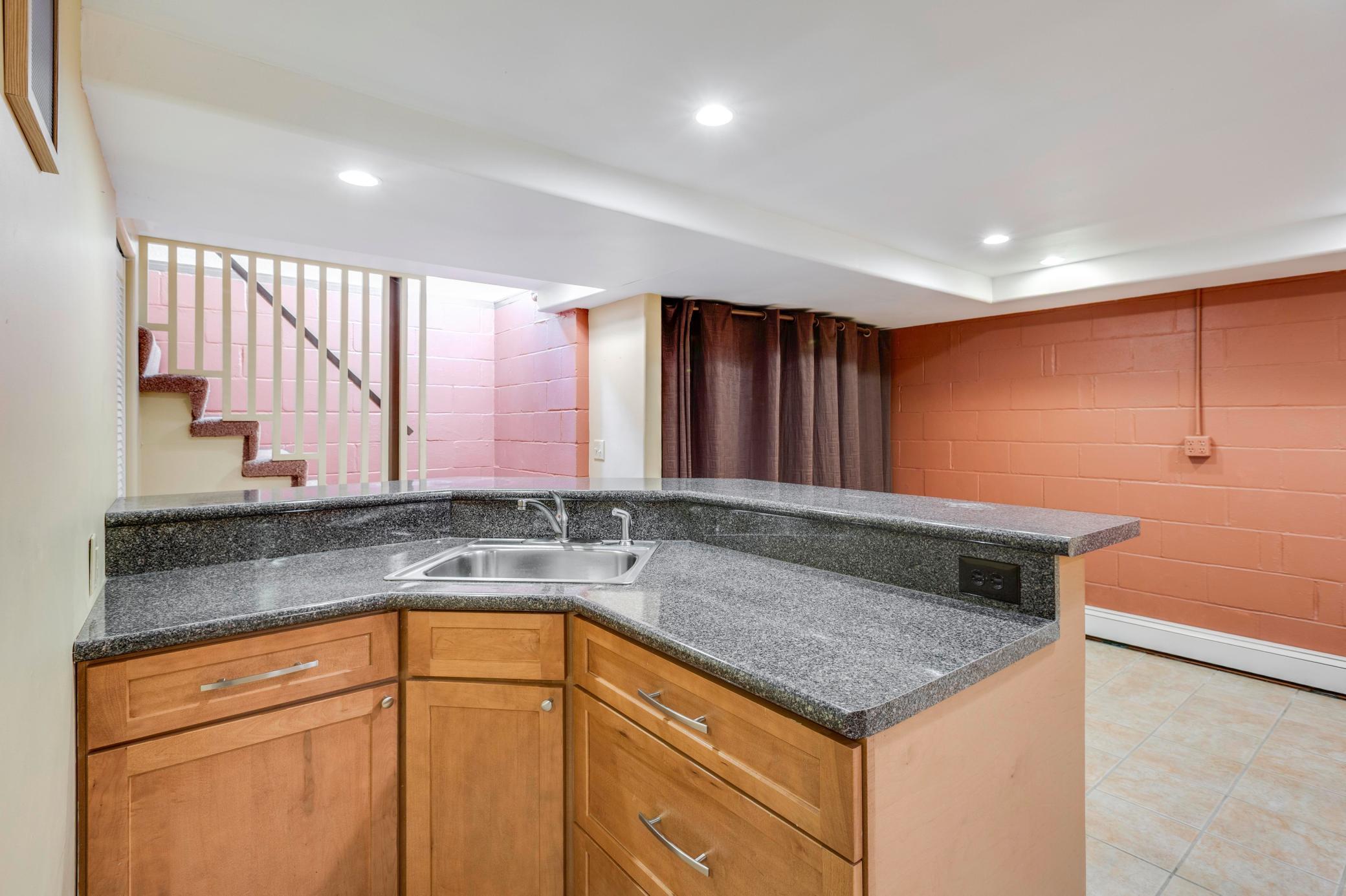 333 W 2nd Street