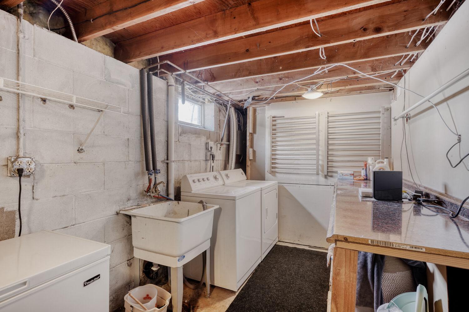6645 169th Street W