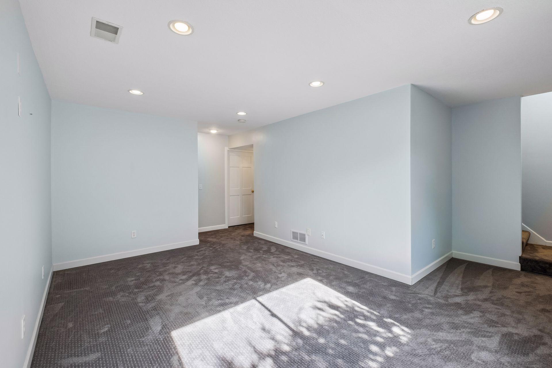 287 Lexington Parkway S