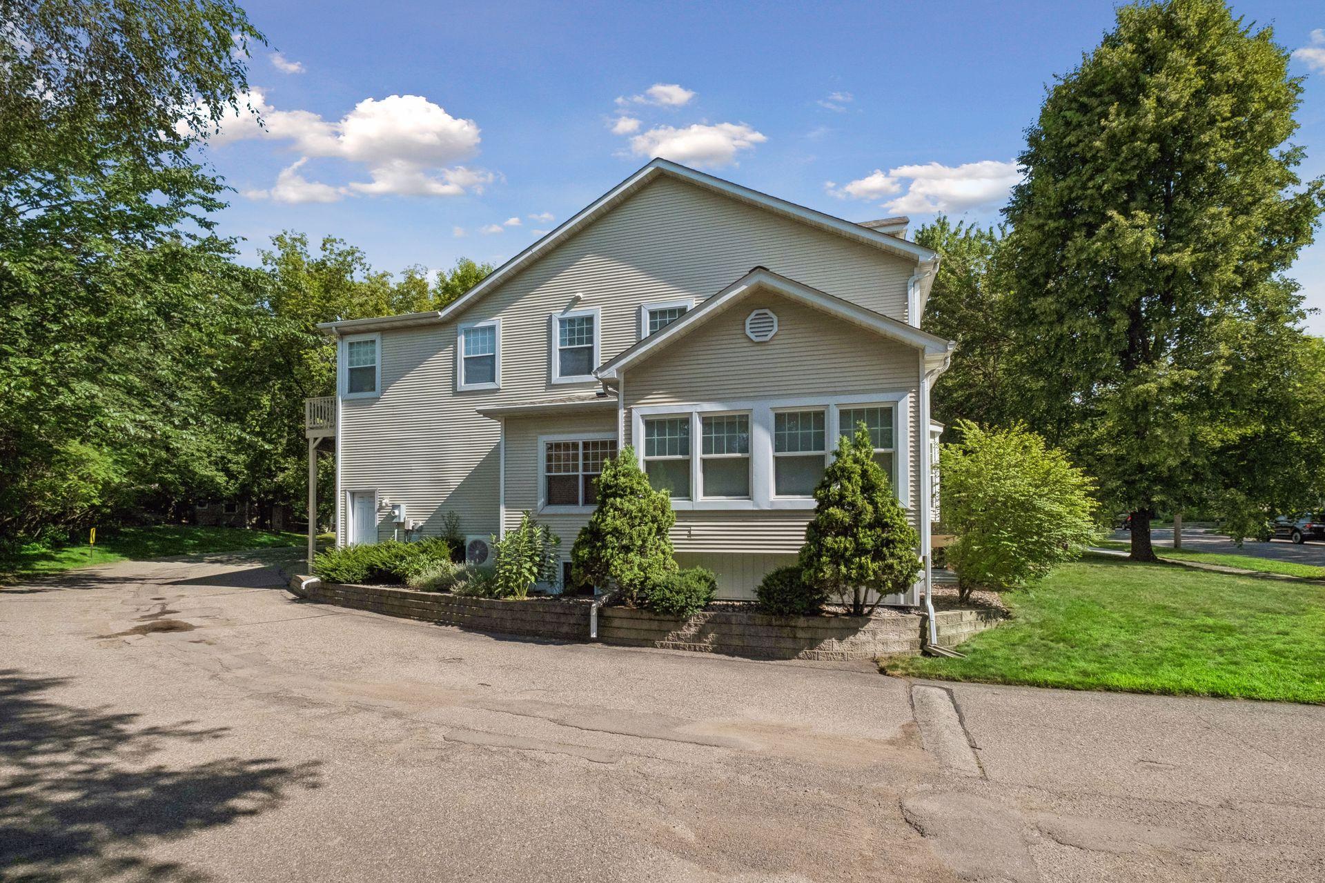 287 Lexington Parkway S