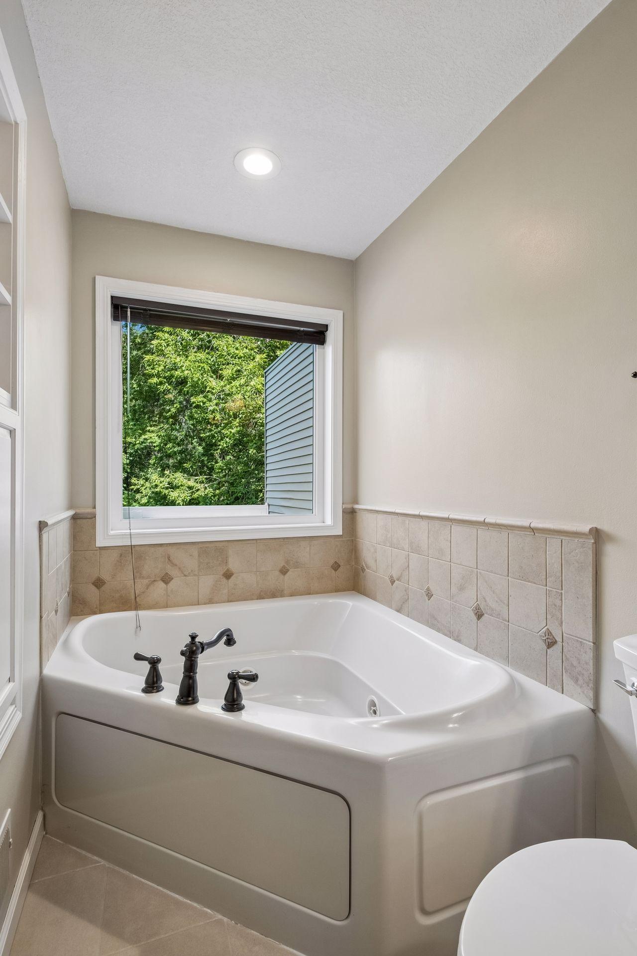 287 Lexington Parkway S