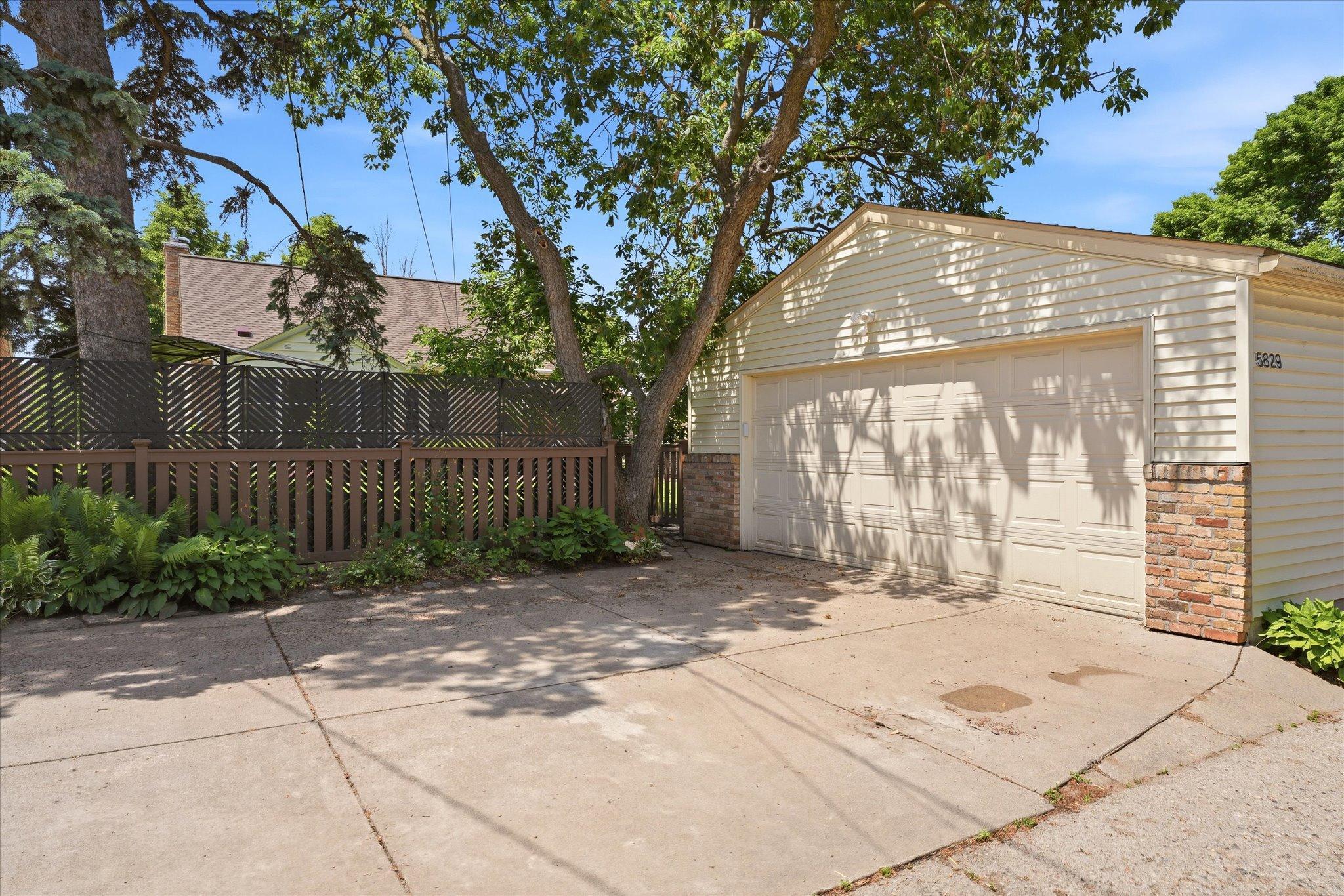5829 Columbus Avenue