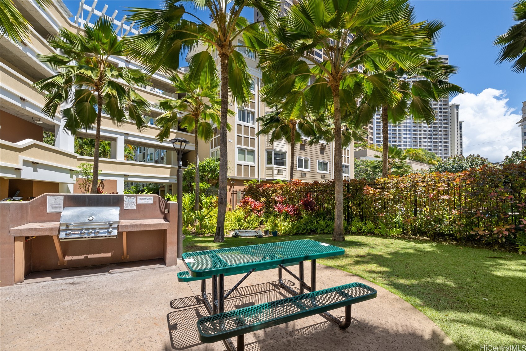 1820 Kaioo Drive A402