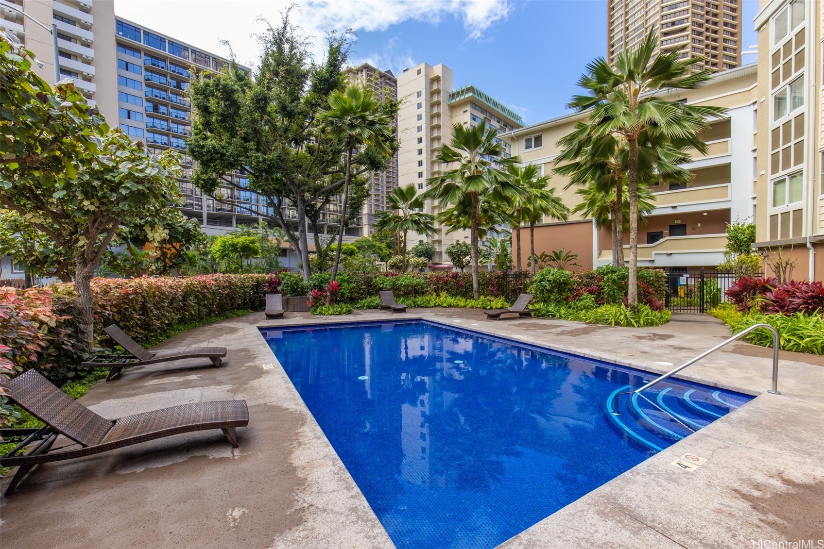 1820 Kaioo Drive A402