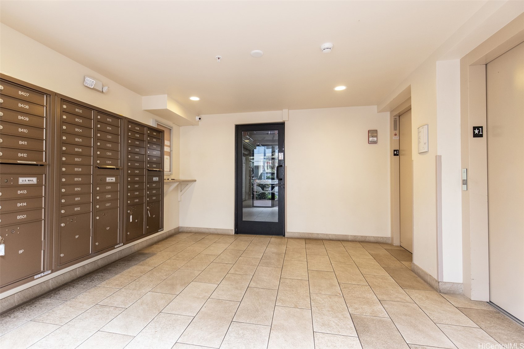 1820 Kaioo Drive A402