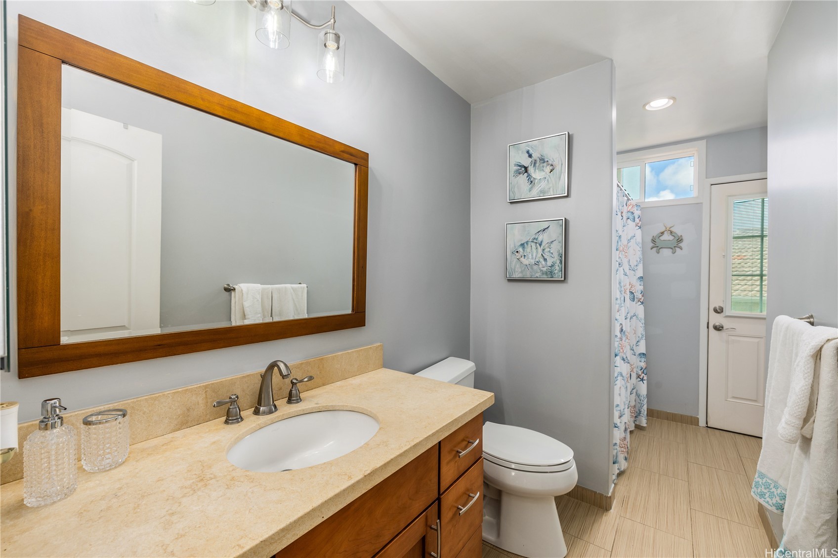 1048 Kaupaku Place