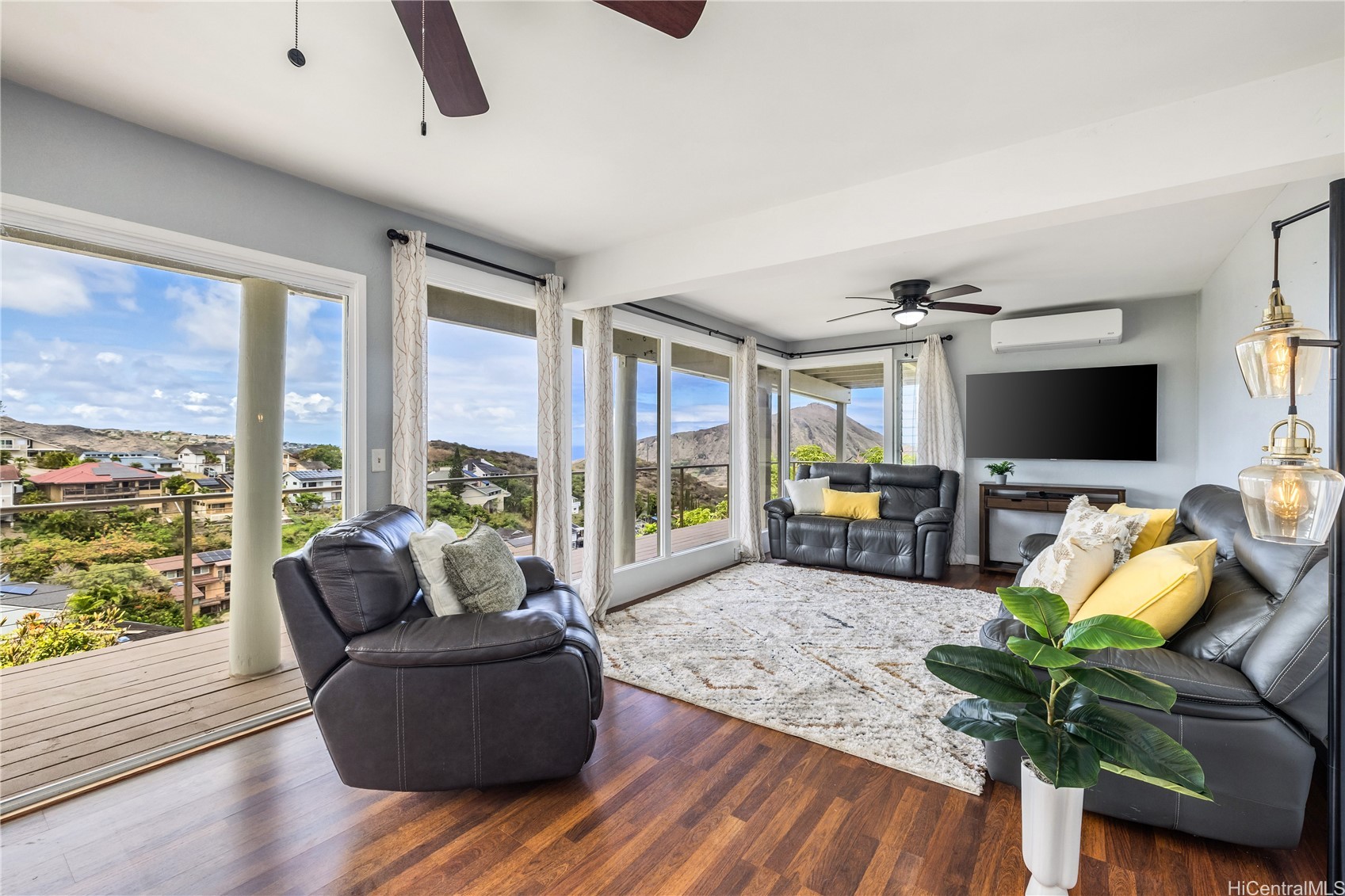 1048 Kaupaku Place