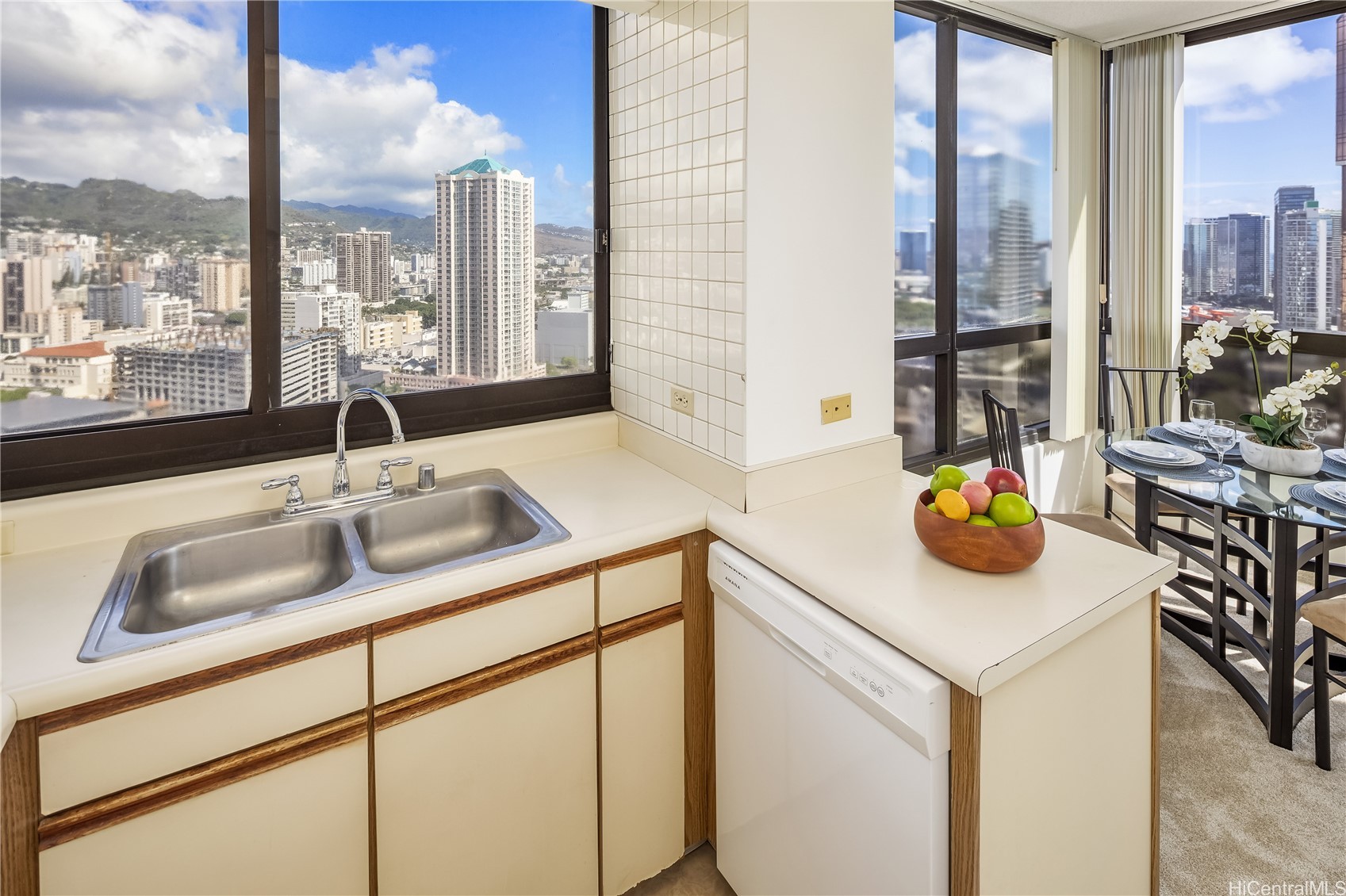 876 Curtis Street 3203