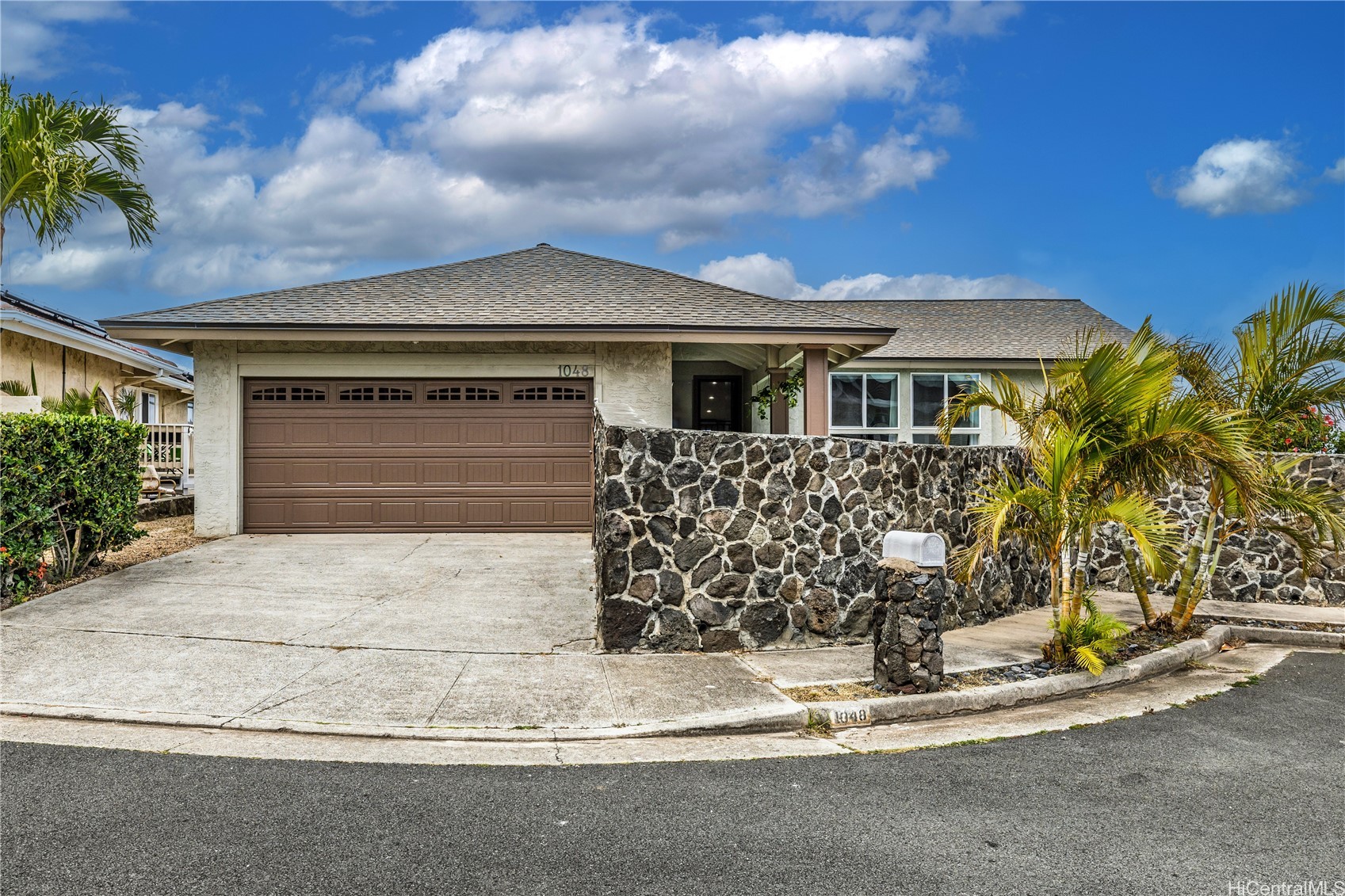 1048 Kaupaku Place