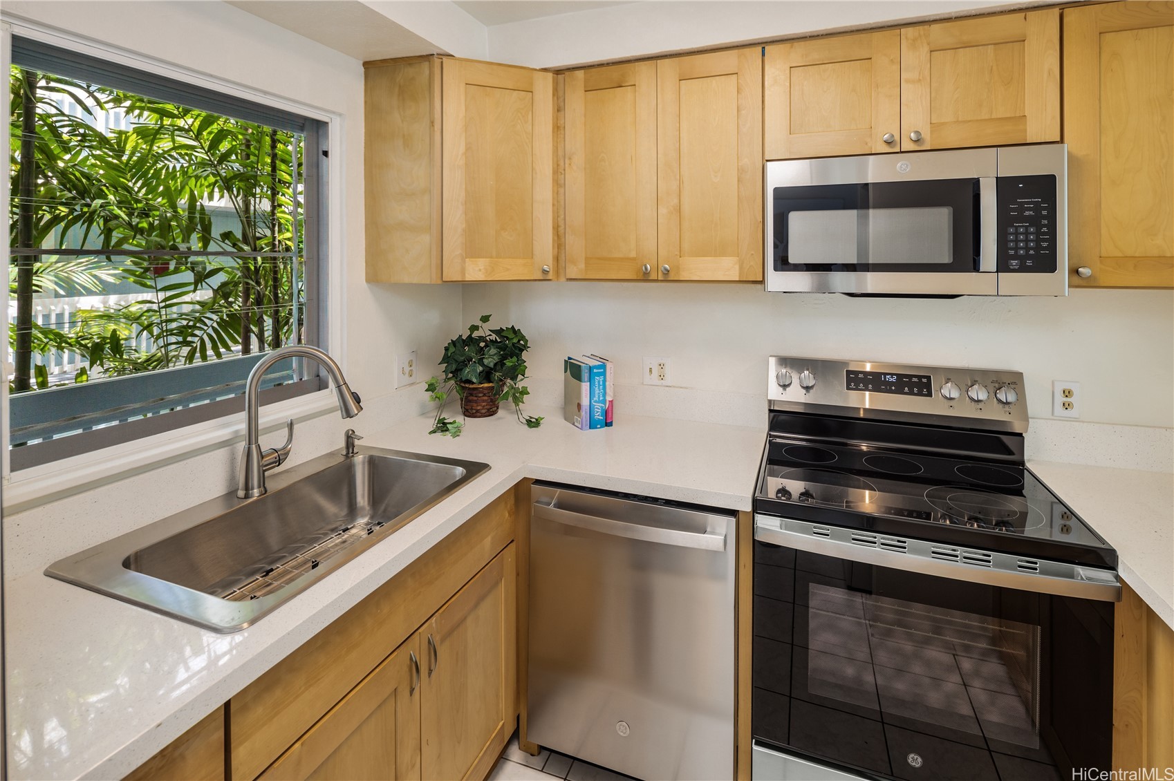 355 Aoloa Street E202