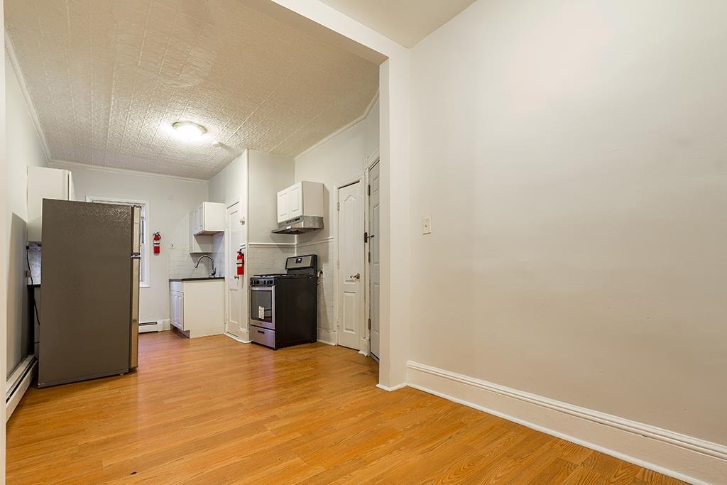 29 CLARK AVE