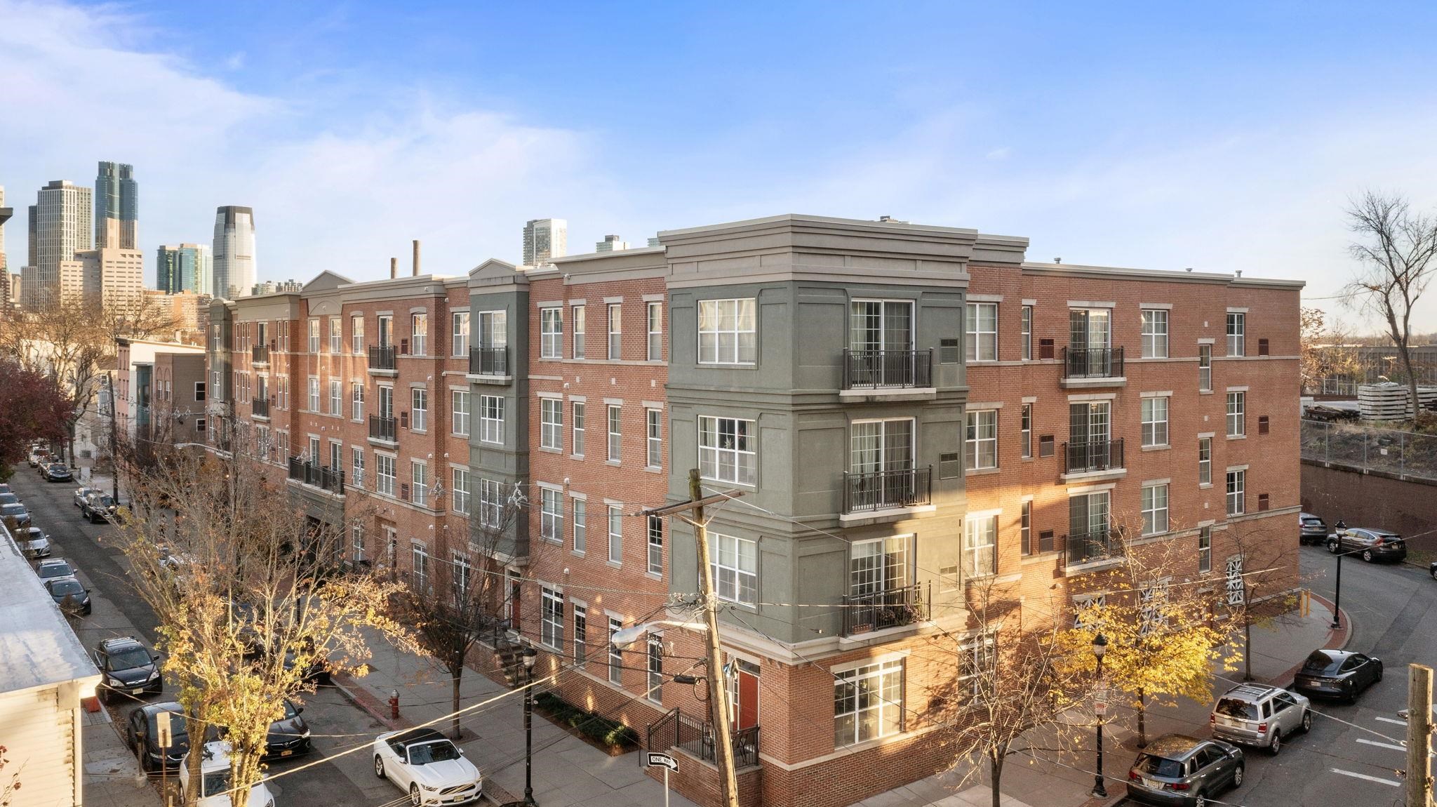443 2ND ST Unit: 202