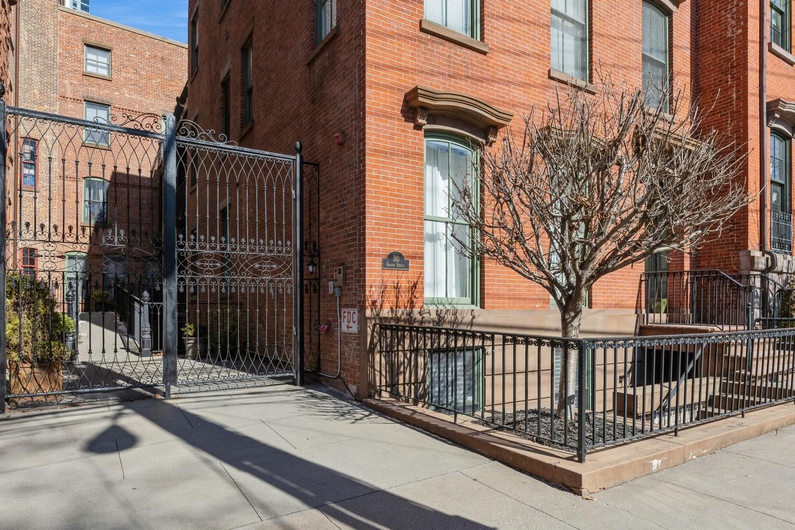 110 GRAND ST Unit: 1A