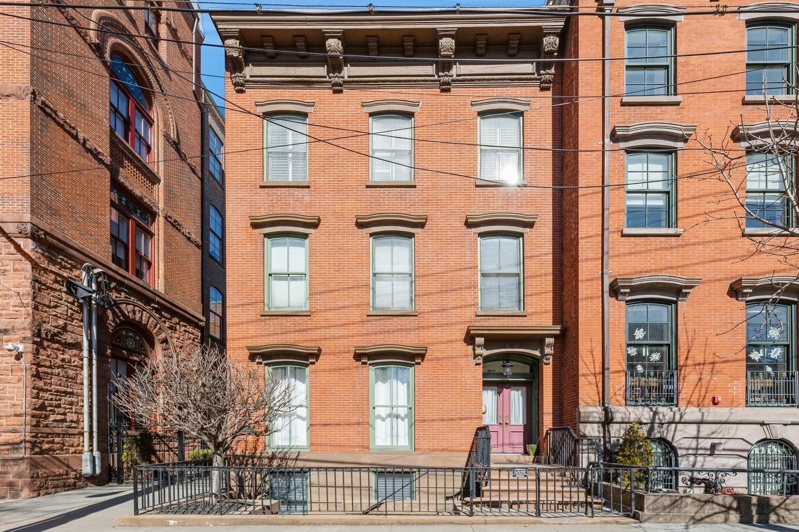 110 GRAND ST Unit: 1A