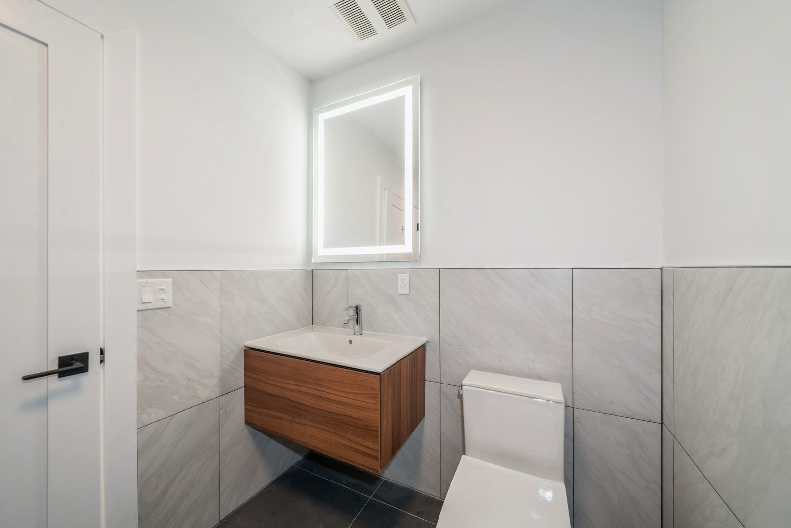 160 BRUNSWICK ST Unit: 402