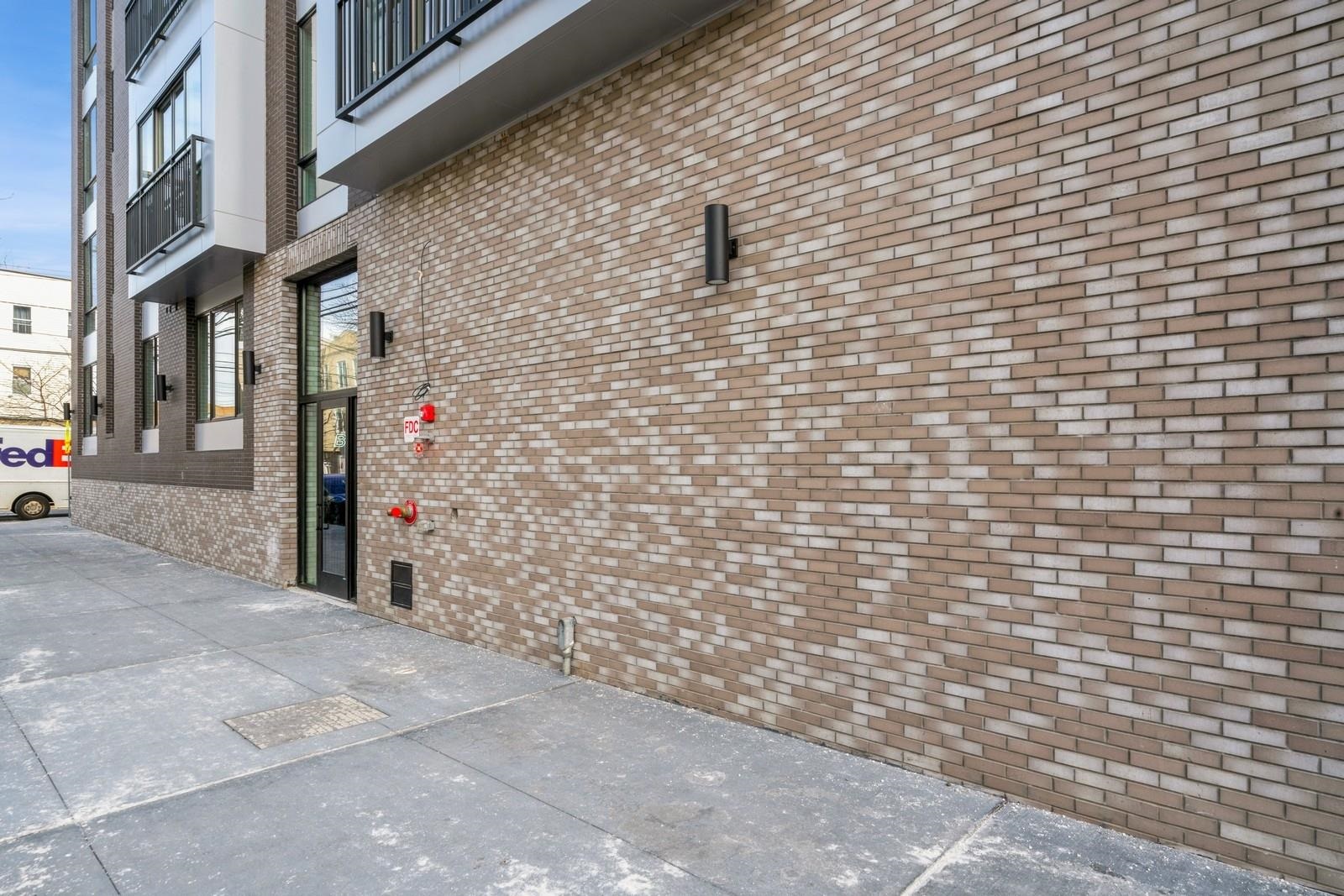 160 BRUNSWICK ST Unit: 402