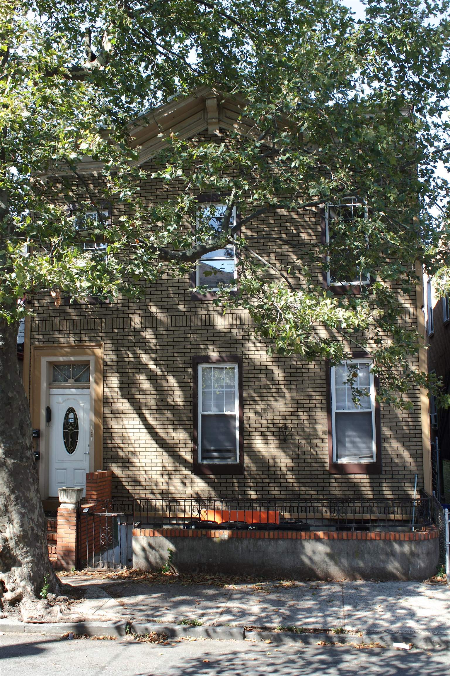 40 MANHATTAN AVE