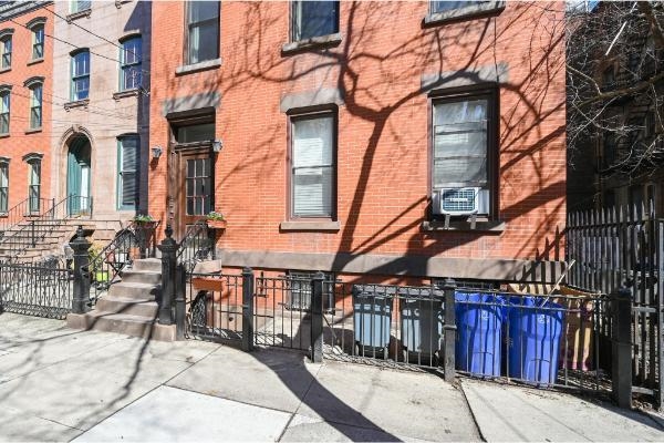 112 WAYNE ST Unit: 2
