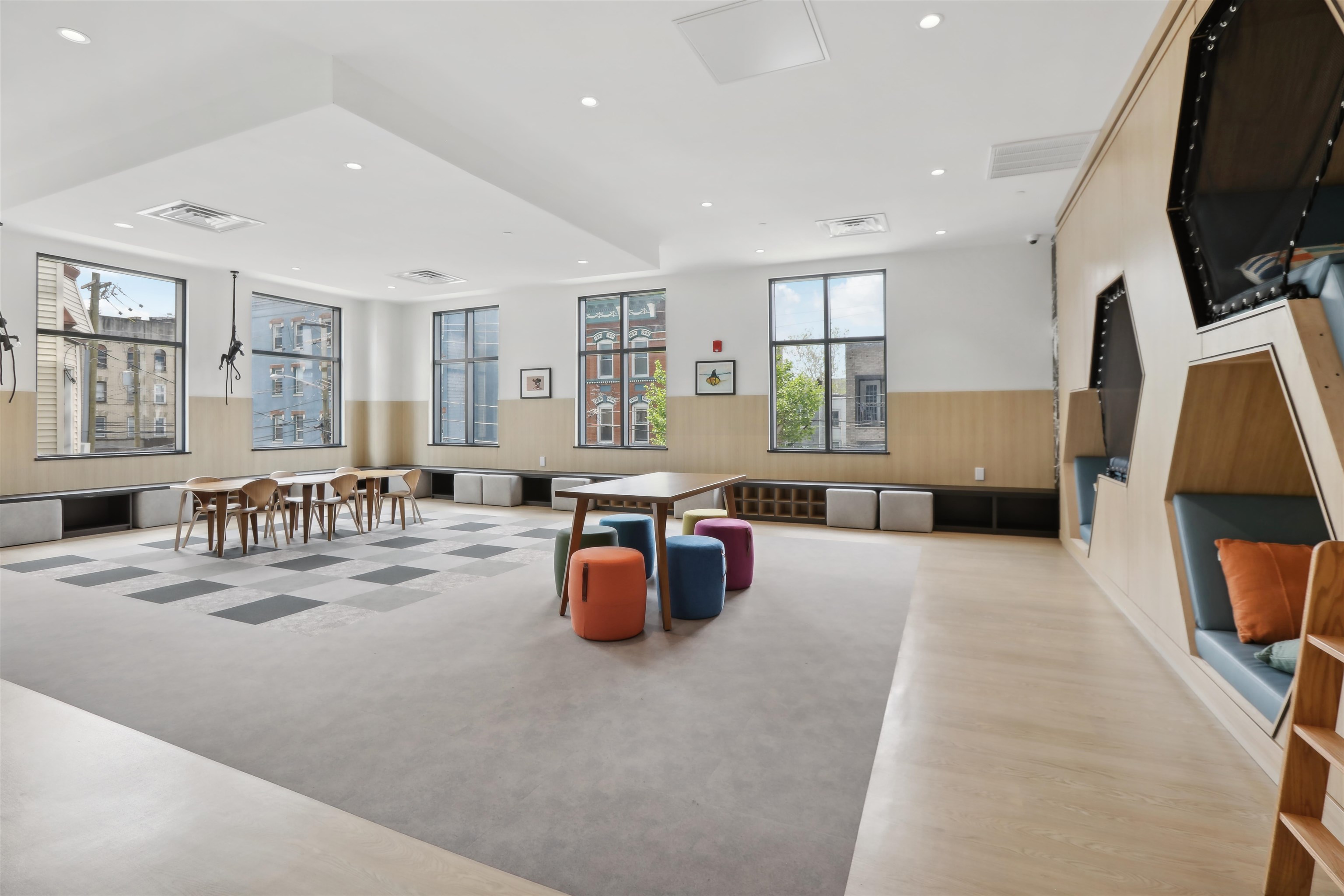 32 OAKLAND AVE Unit: 608