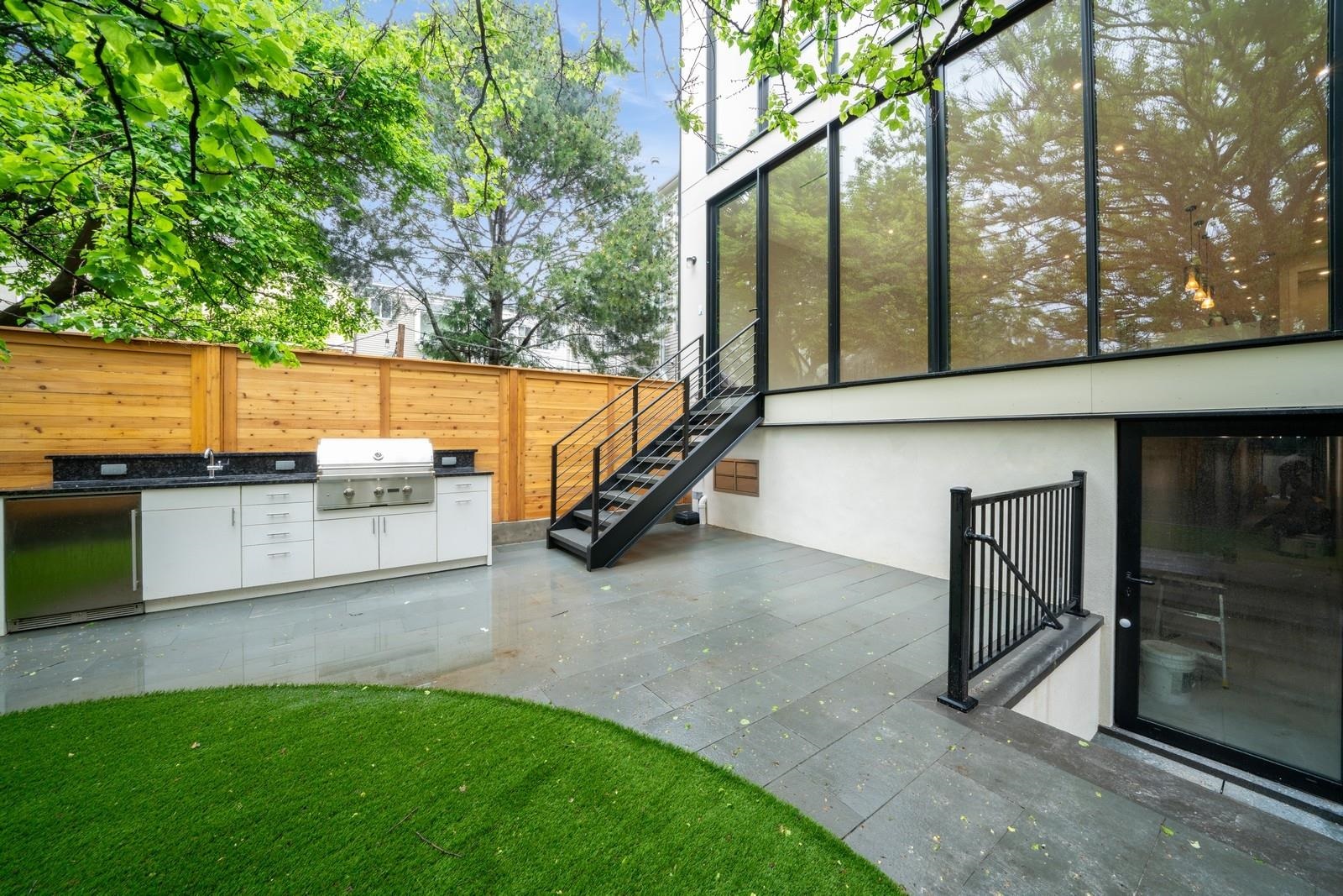 477 MONMOUTH ST Unit: 1