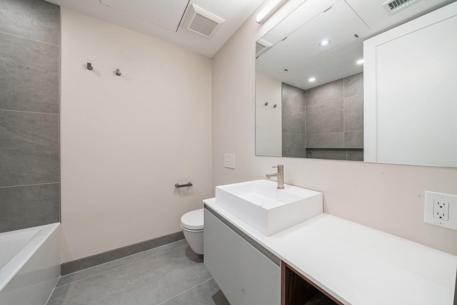 477 MONMOUTH ST Unit: 1