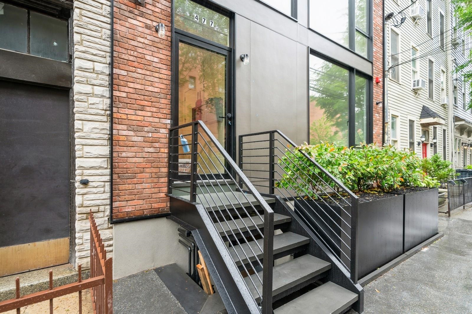 477 MONMOUTH ST Unit: 1